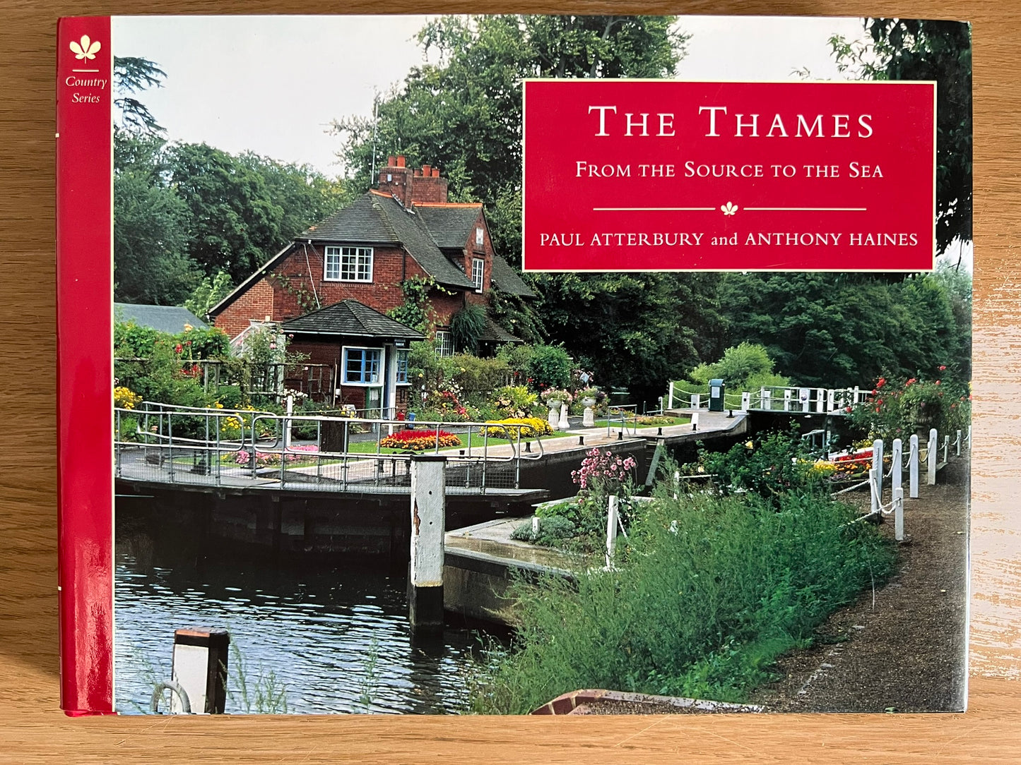 The Thames from the Source to the Sea - Paul Atterbury, Anthony Hains