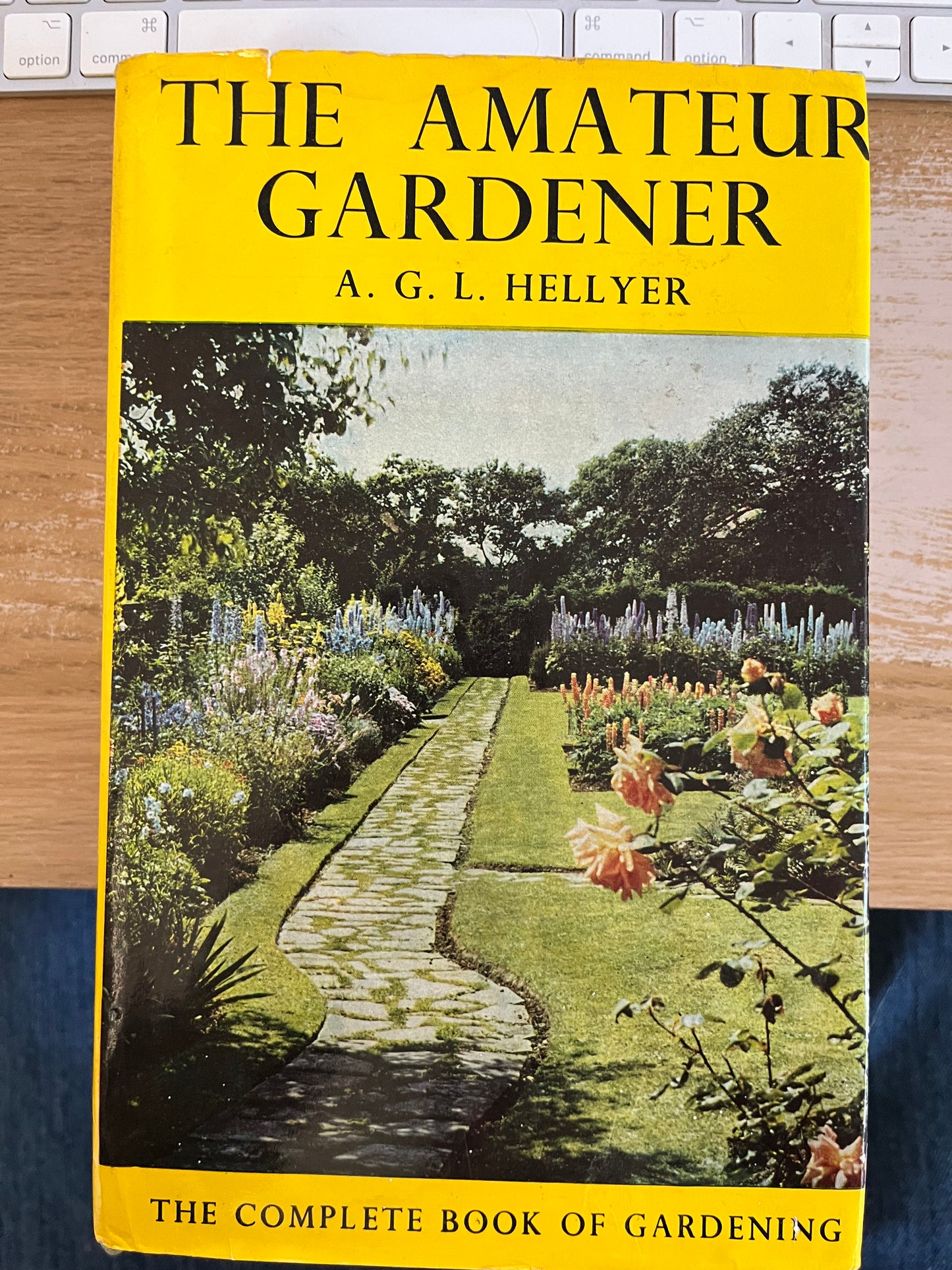The Amateur Gardener: The Complete Book of Gardening