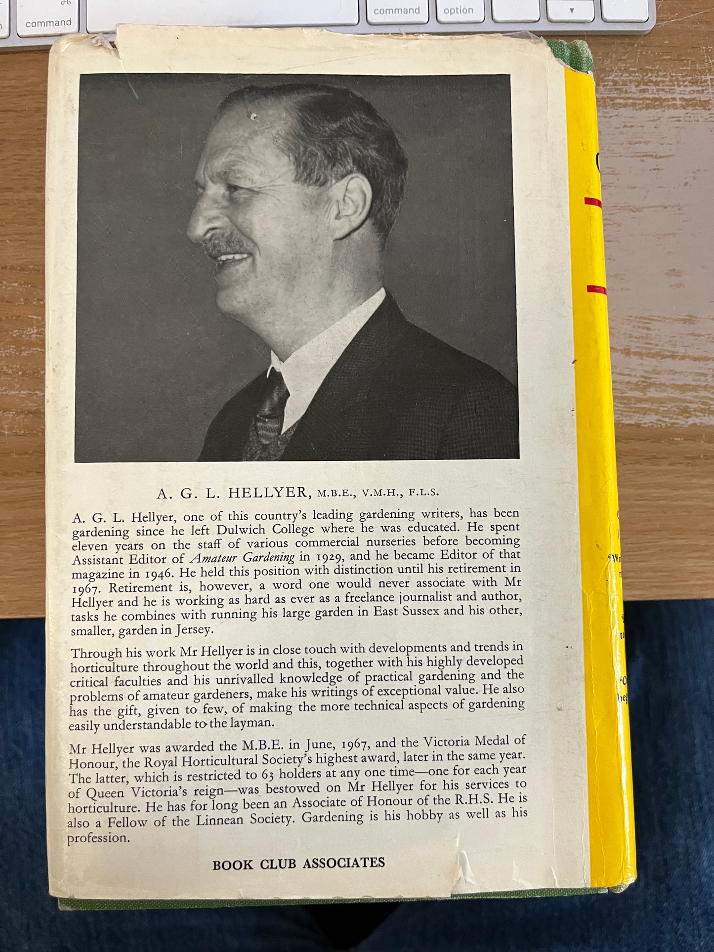 The Amateur Gardener: The Complete Book of Gardening